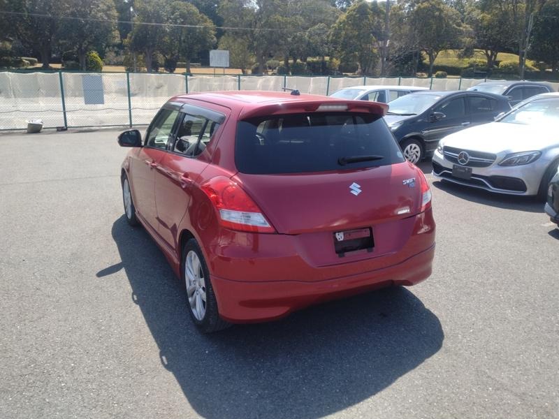 2014 Suzuki Swift thumbnail