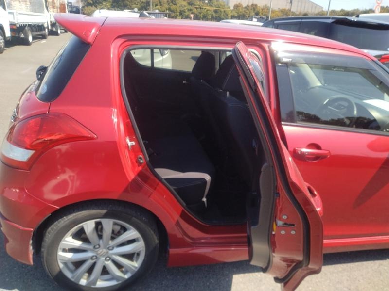 2014 Suzuki Swift thumbnail