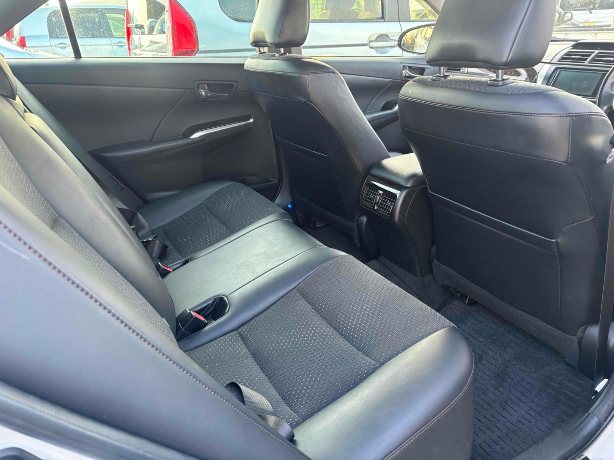 2013 Toyota Camry thumbnail