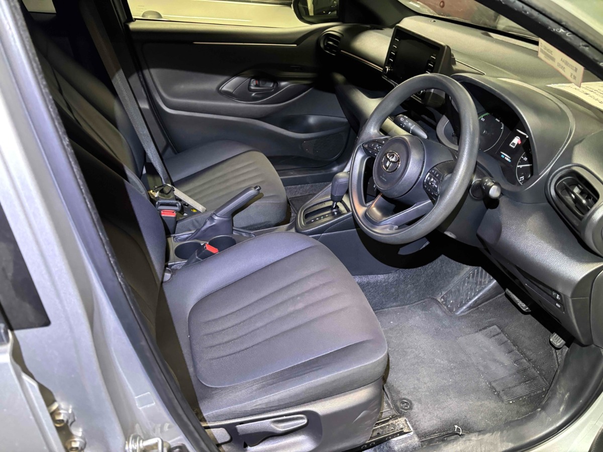 2022 Toyota Yaris thumbnail
