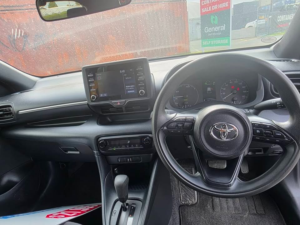2022 Toyota Yaris thumbnail