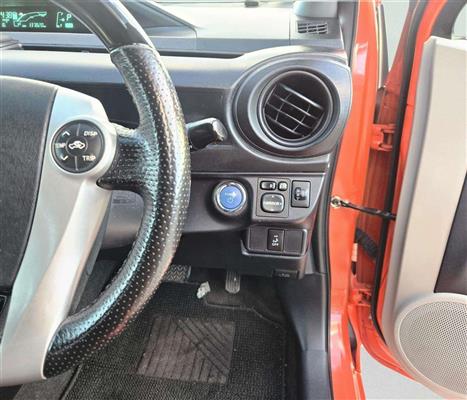 2013 Toyota Aqua thumbnail