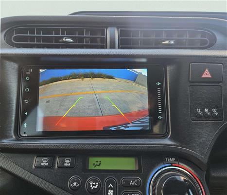 2013 Toyota Aqua thumbnail