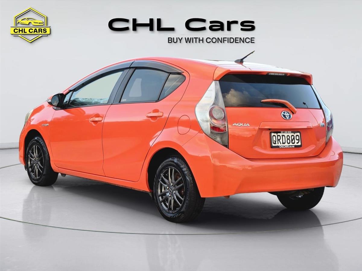 2013 Toyota Aqua thumbnail