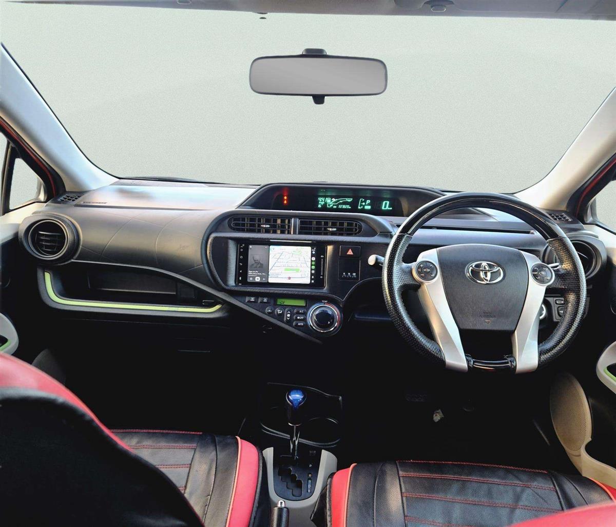 2013 Toyota Aqua thumbnail