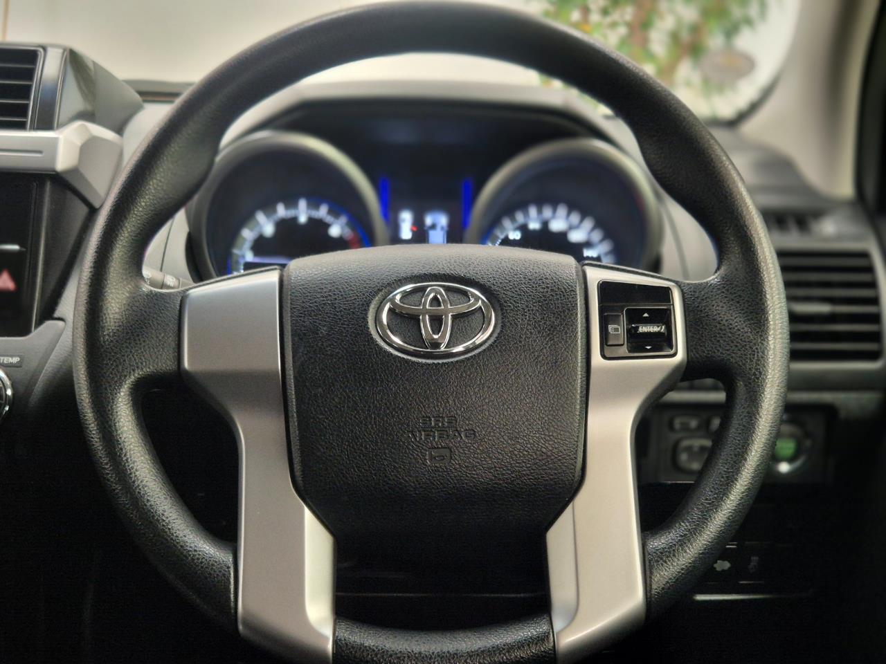 2015 Toyota Landcruiser thumbnail