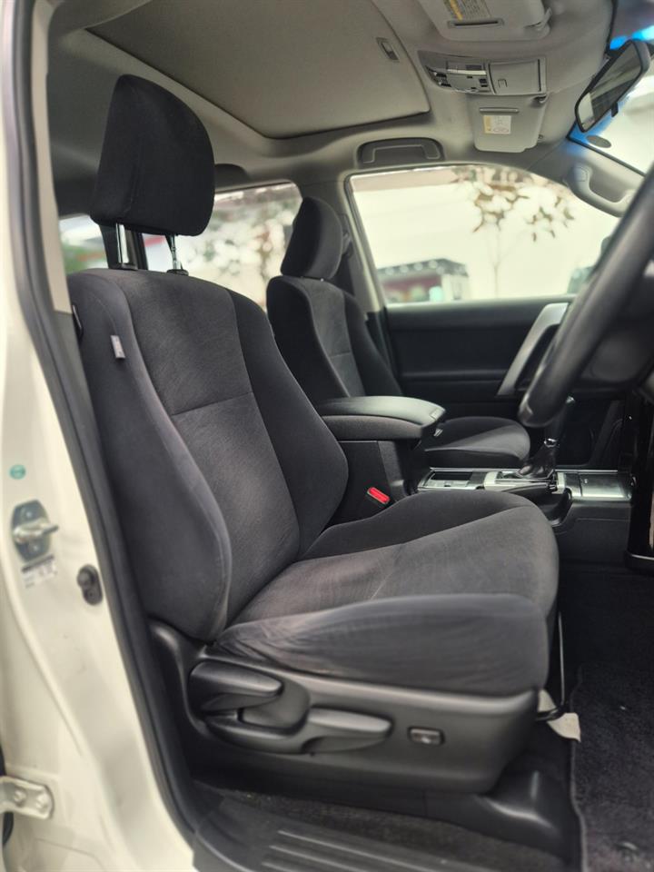 2015 Toyota Landcruiser thumbnail