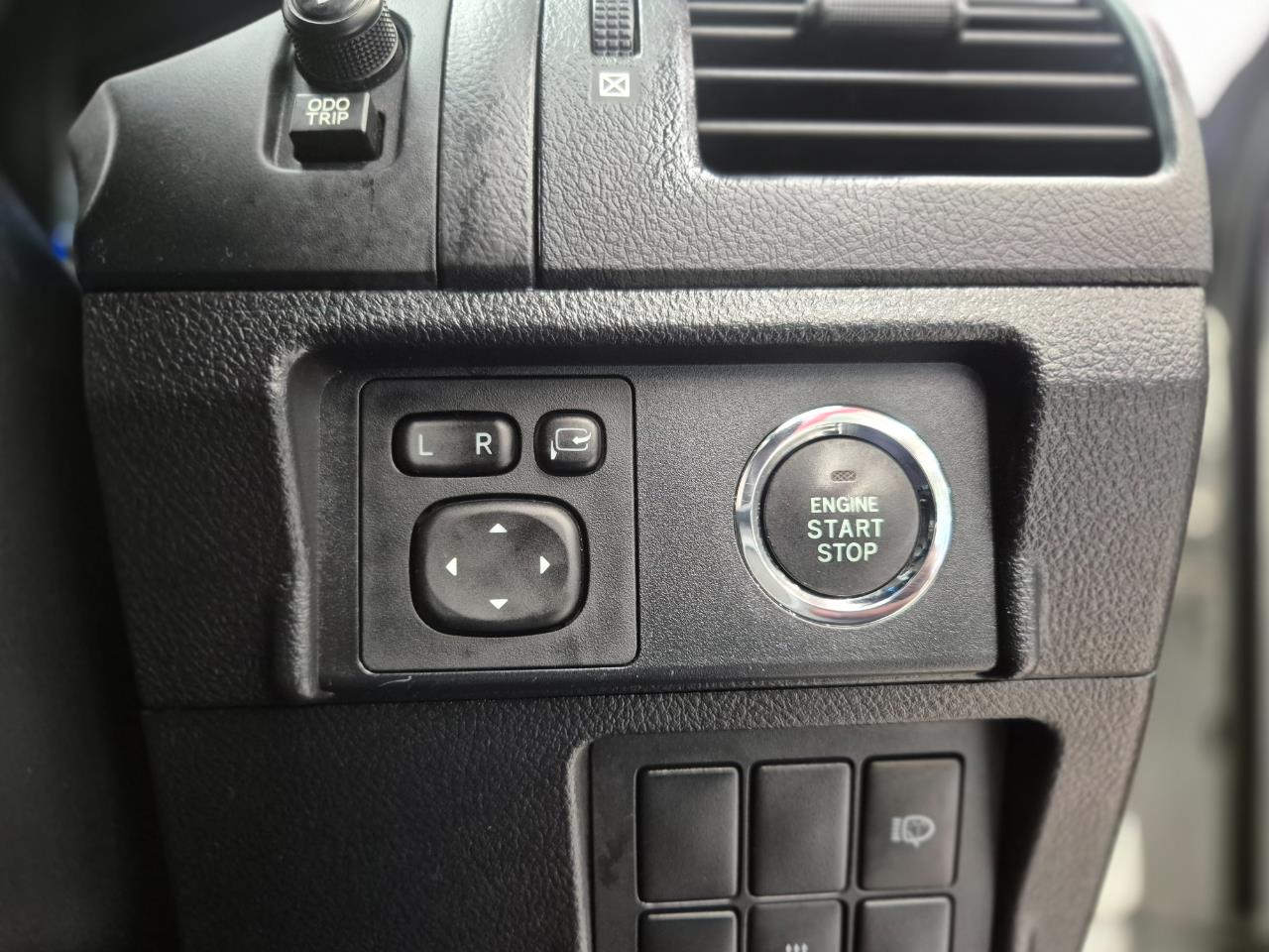 2015 Toyota Landcruiser thumbnail