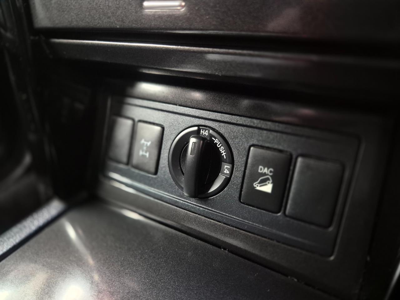 2015 Toyota Landcruiser thumbnail