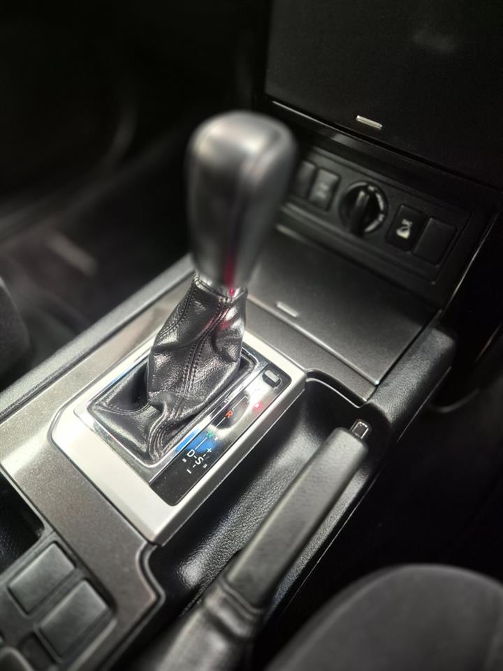2015 Toyota Landcruiser thumbnail