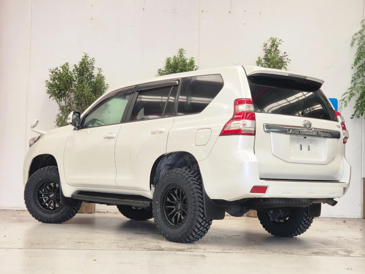 2015 Toyota Landcruiser thumbnail