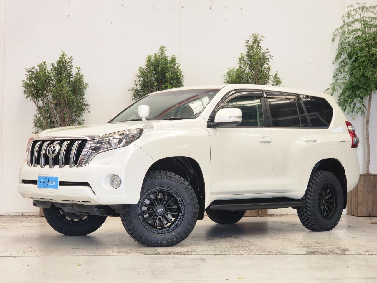 2015 Toyota Landcruiser thumbnail