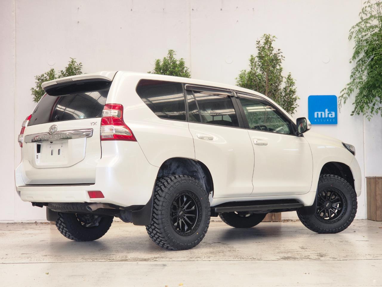 2015 Toyota Landcruiser thumbnail