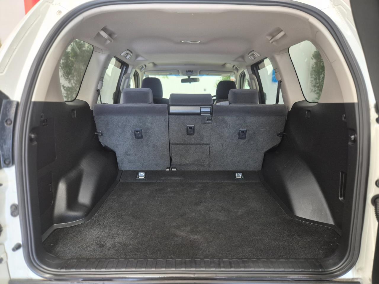 2015 Toyota Landcruiser thumbnail