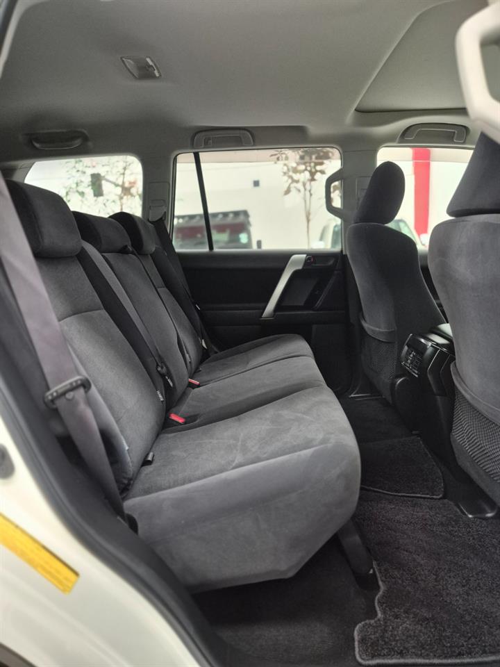 2015 Toyota Landcruiser thumbnail