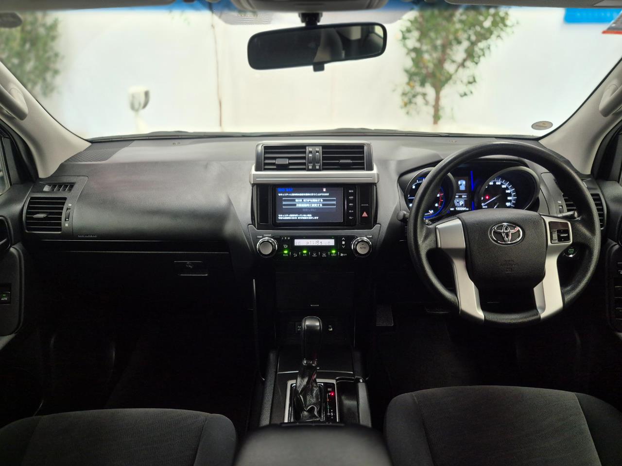 2015 Toyota Landcruiser thumbnail