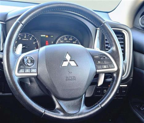 2014 Mitsubishi Outlander thumbnail