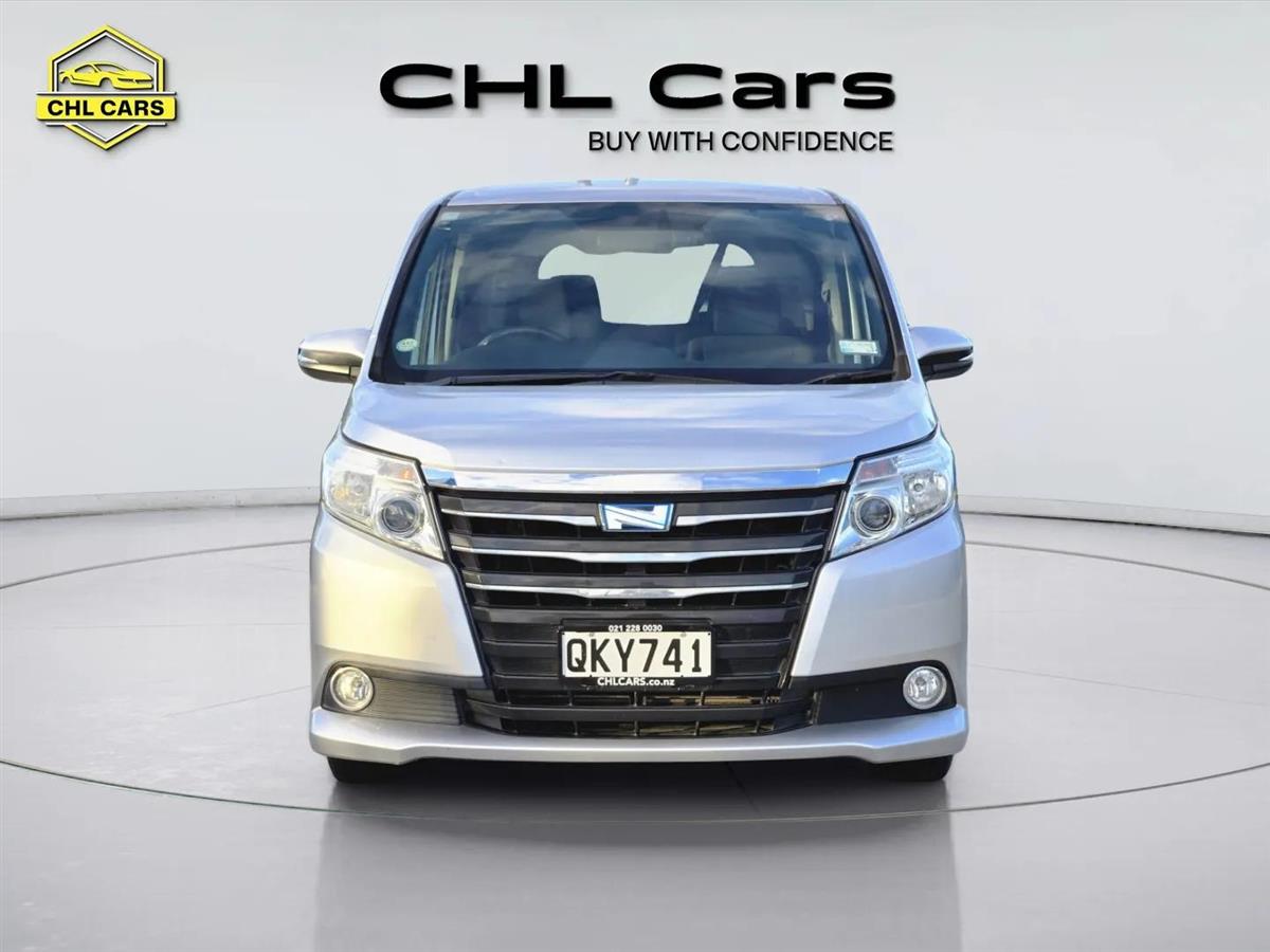 2014 Toyota Noah thumbnail