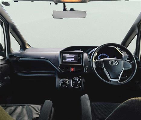 2014 Toyota Noah thumbnail