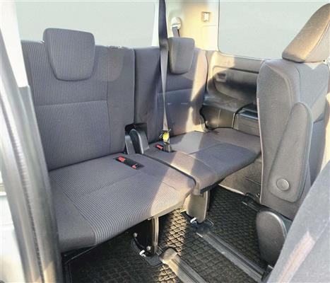 2014 Toyota Noah thumbnail