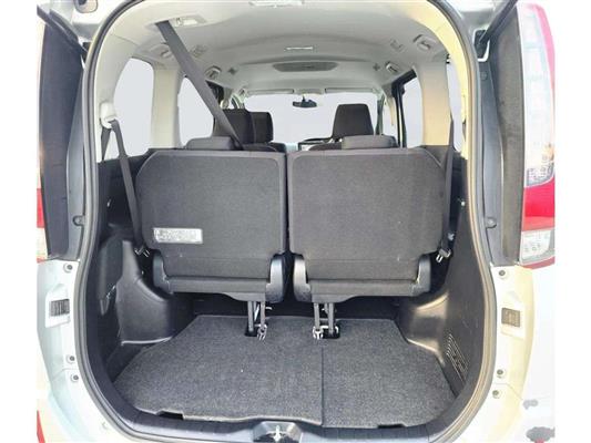 2014 Toyota Noah thumbnail