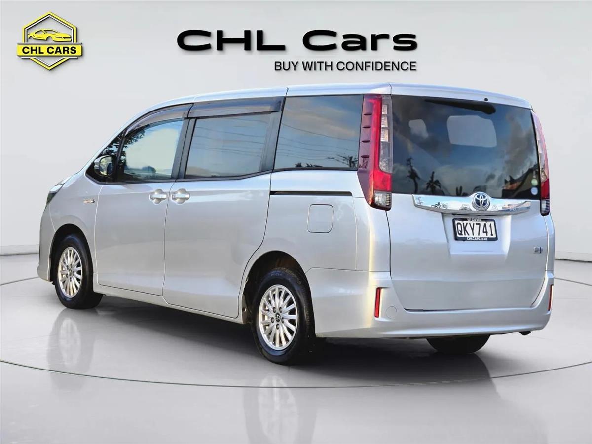 2014 Toyota Noah thumbnail
