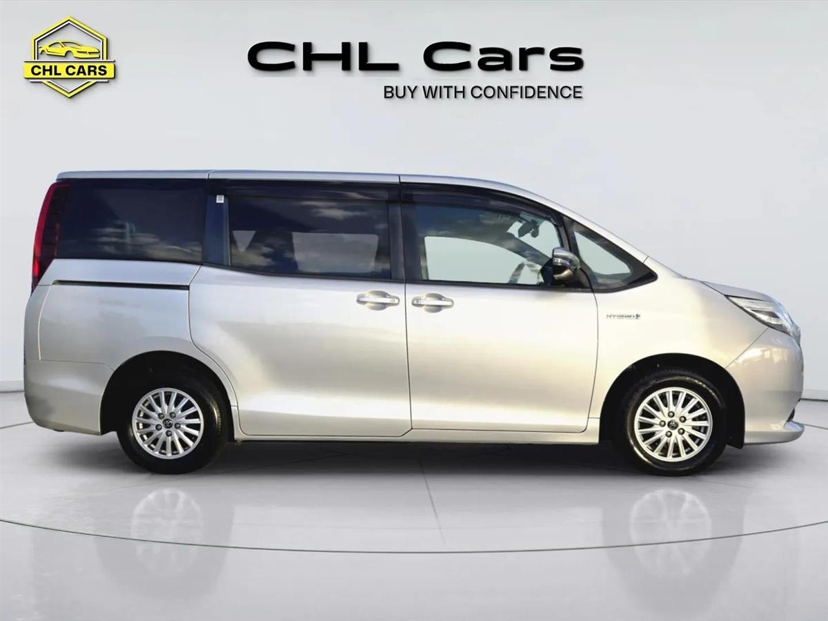 2014 Toyota Noah thumbnail