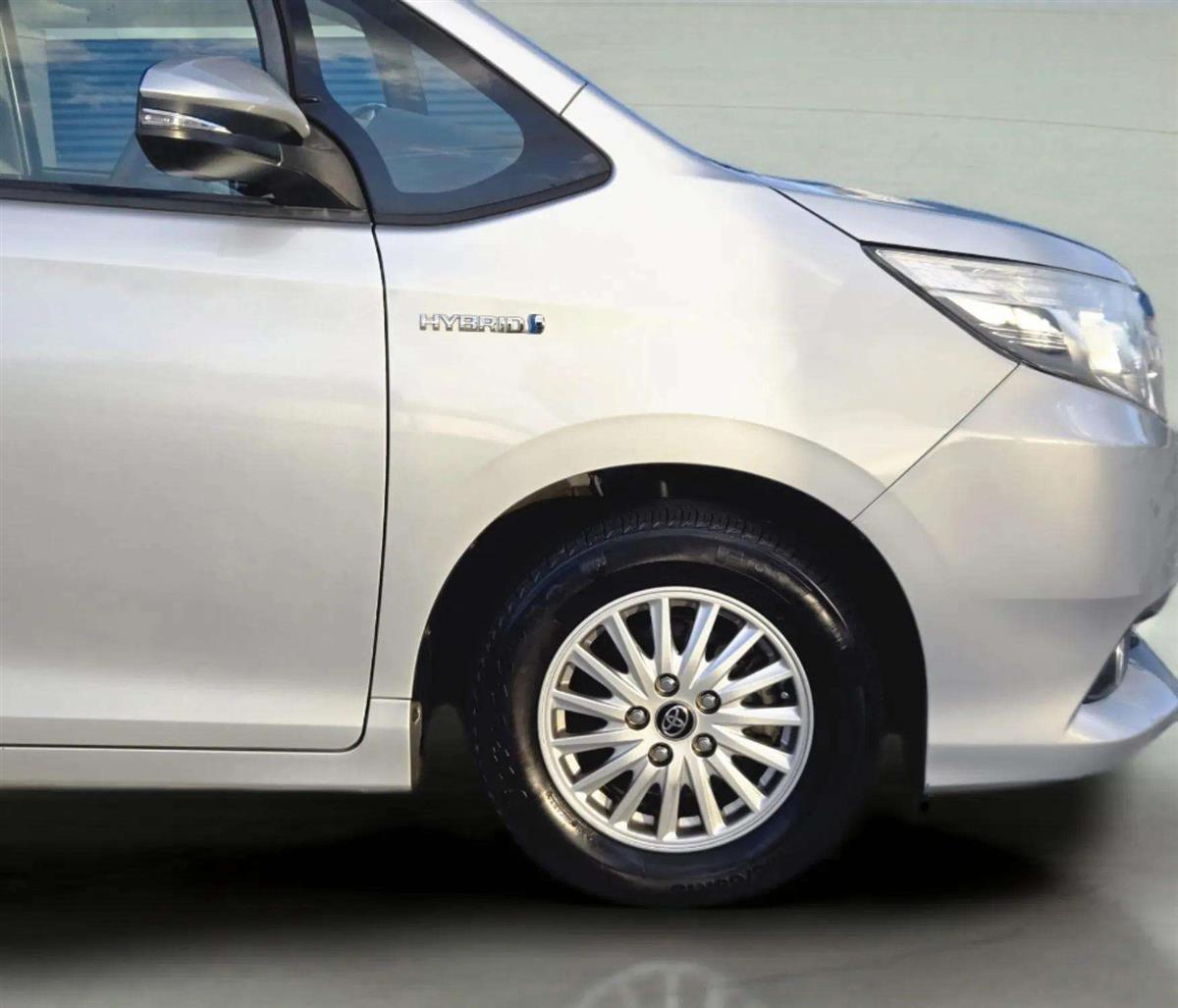 2014 Toyota Noah thumbnail