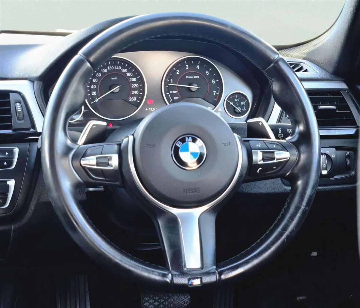 2013 BMW 320i thumbnail