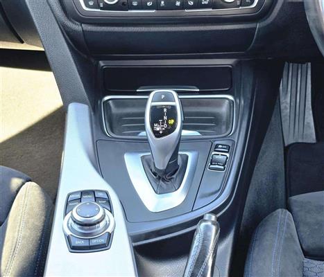 2013 BMW 320i thumbnail