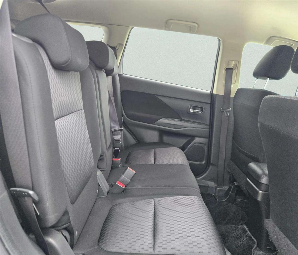 2013 Mitsubishi Outlander thumbnail