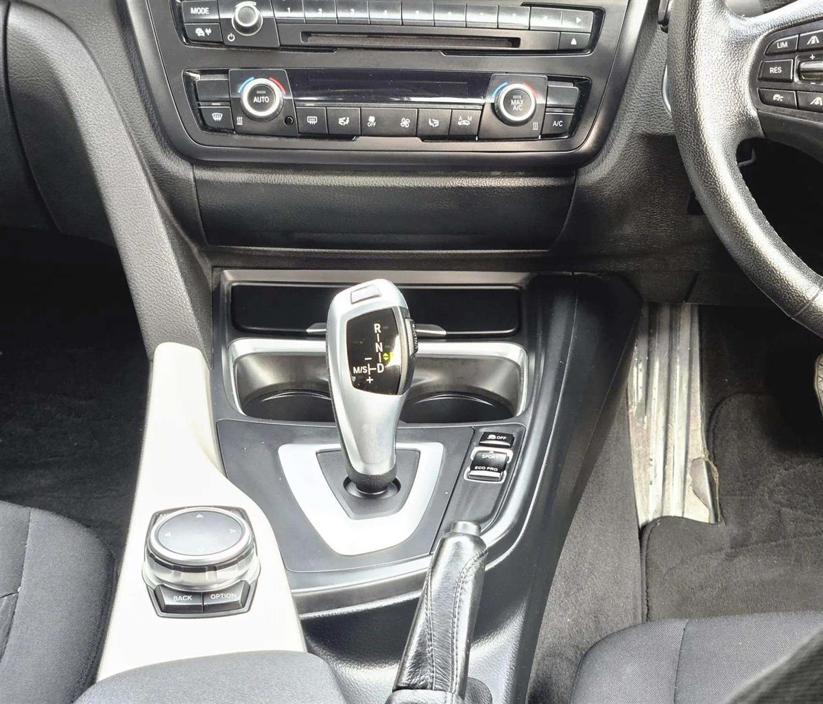 2015 BMW 320i thumbnail