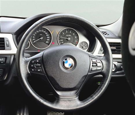 2015 BMW 320i thumbnail