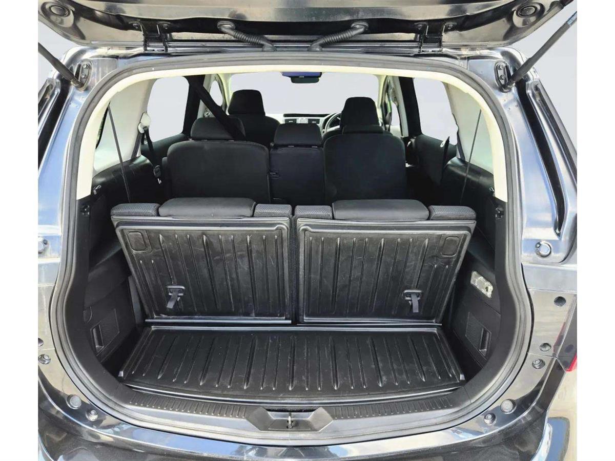 2013 Mazda Premacy thumbnail