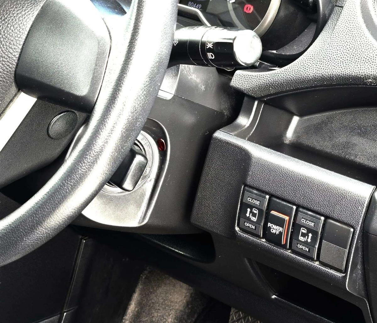 2013 Mazda Premacy thumbnail