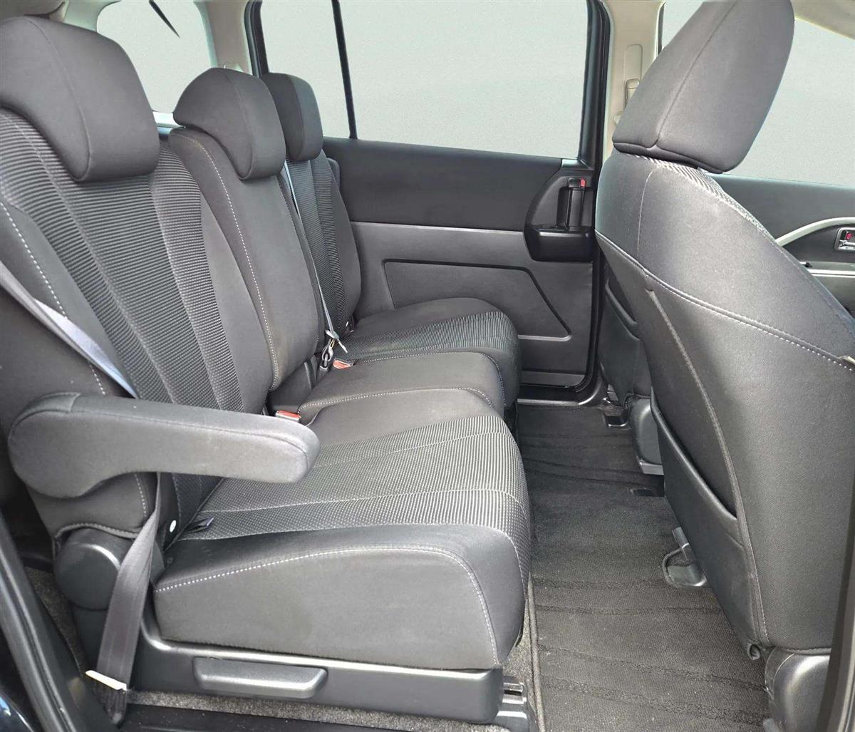 2013 Mazda Premacy thumbnail