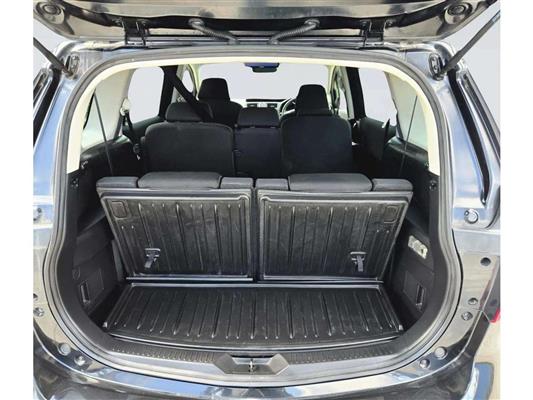 2013 Mazda Premacy thumbnail