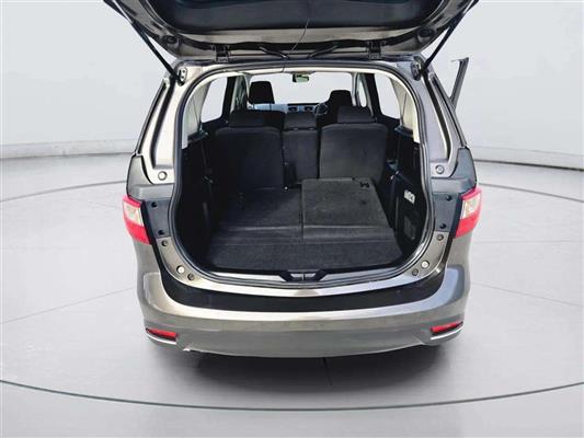 2015 Mazda Premacy thumbnail