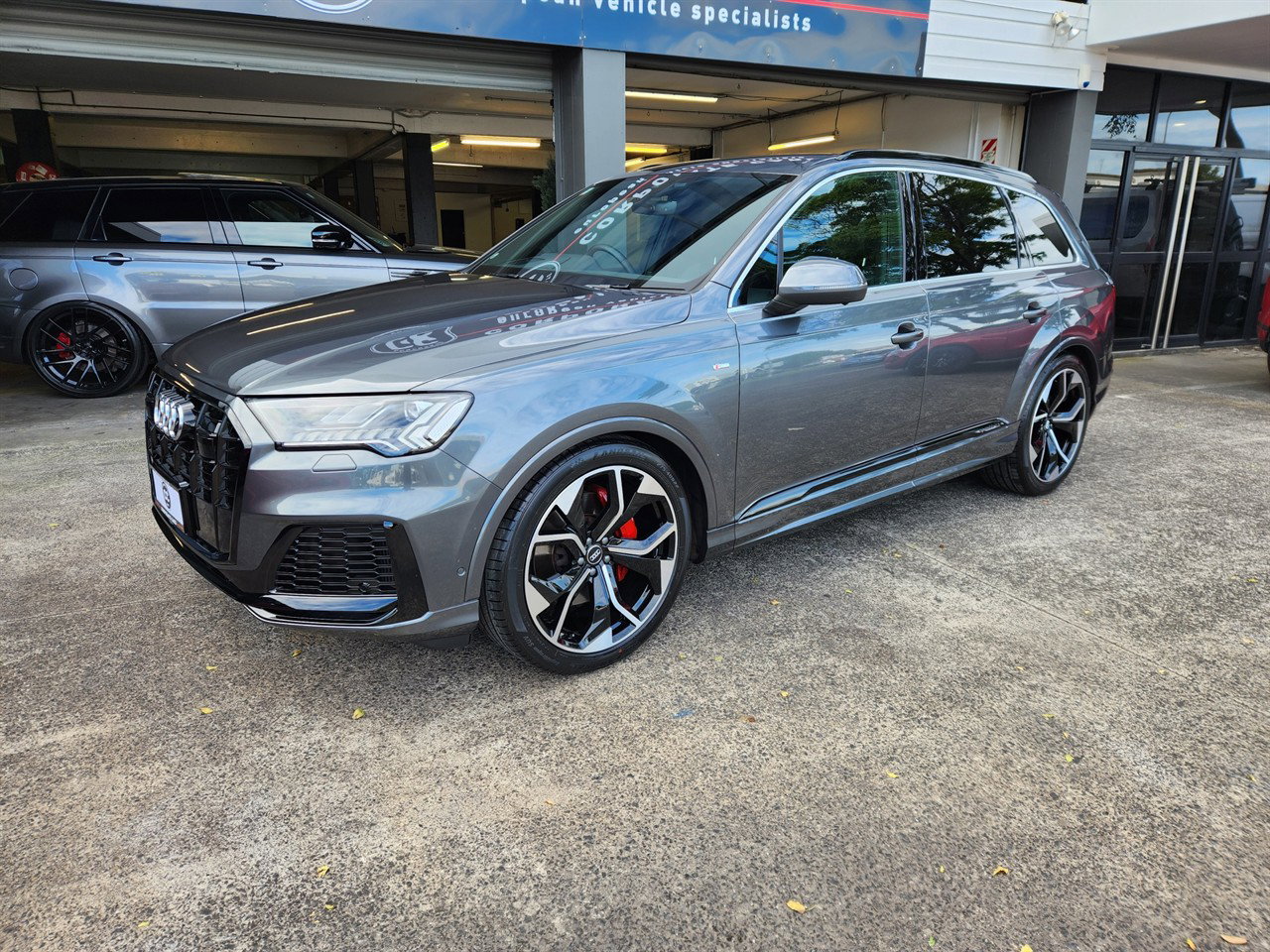 2020 Audi Q7 thumbnail