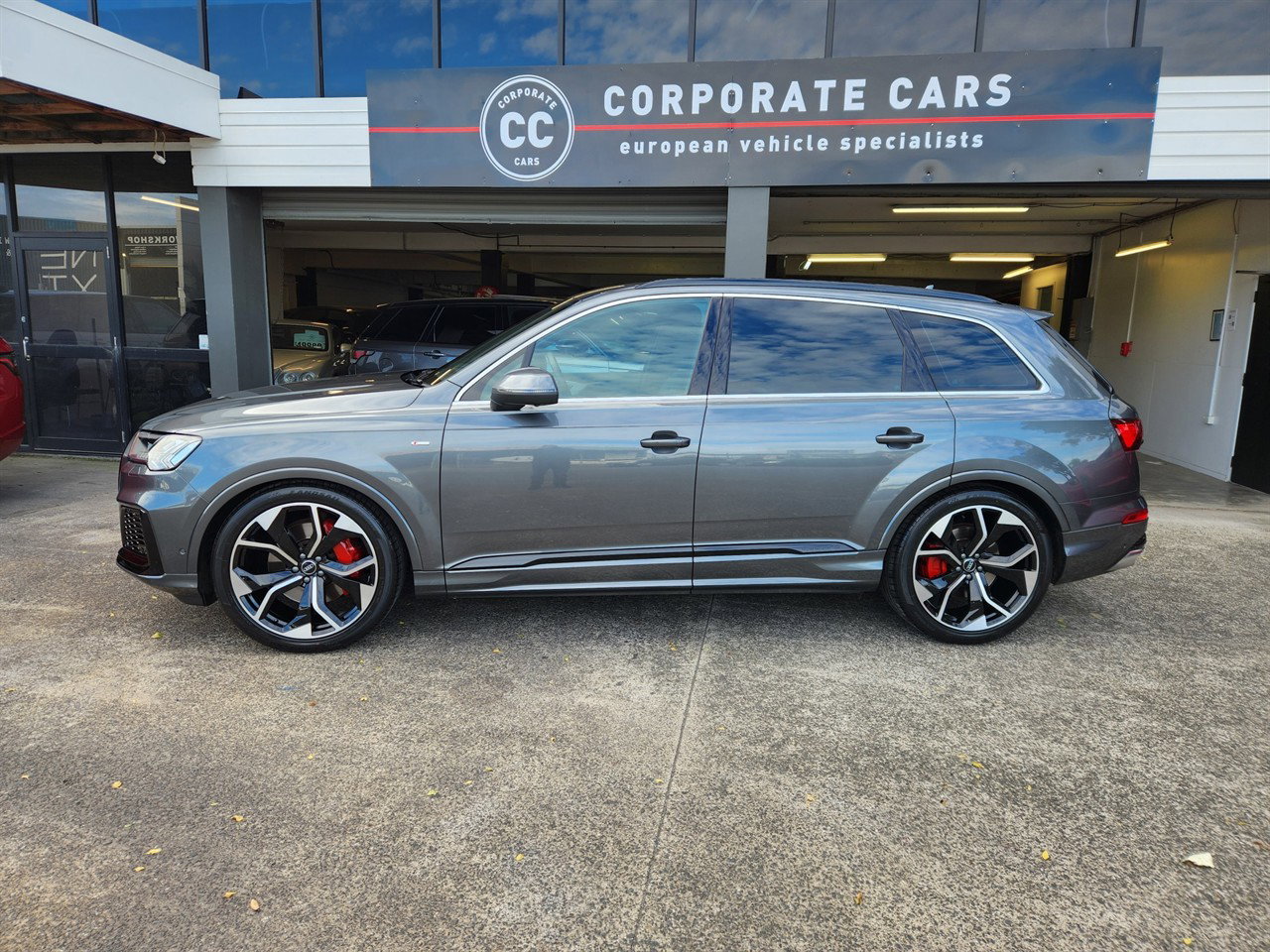 2020 Audi Q7 thumbnail
