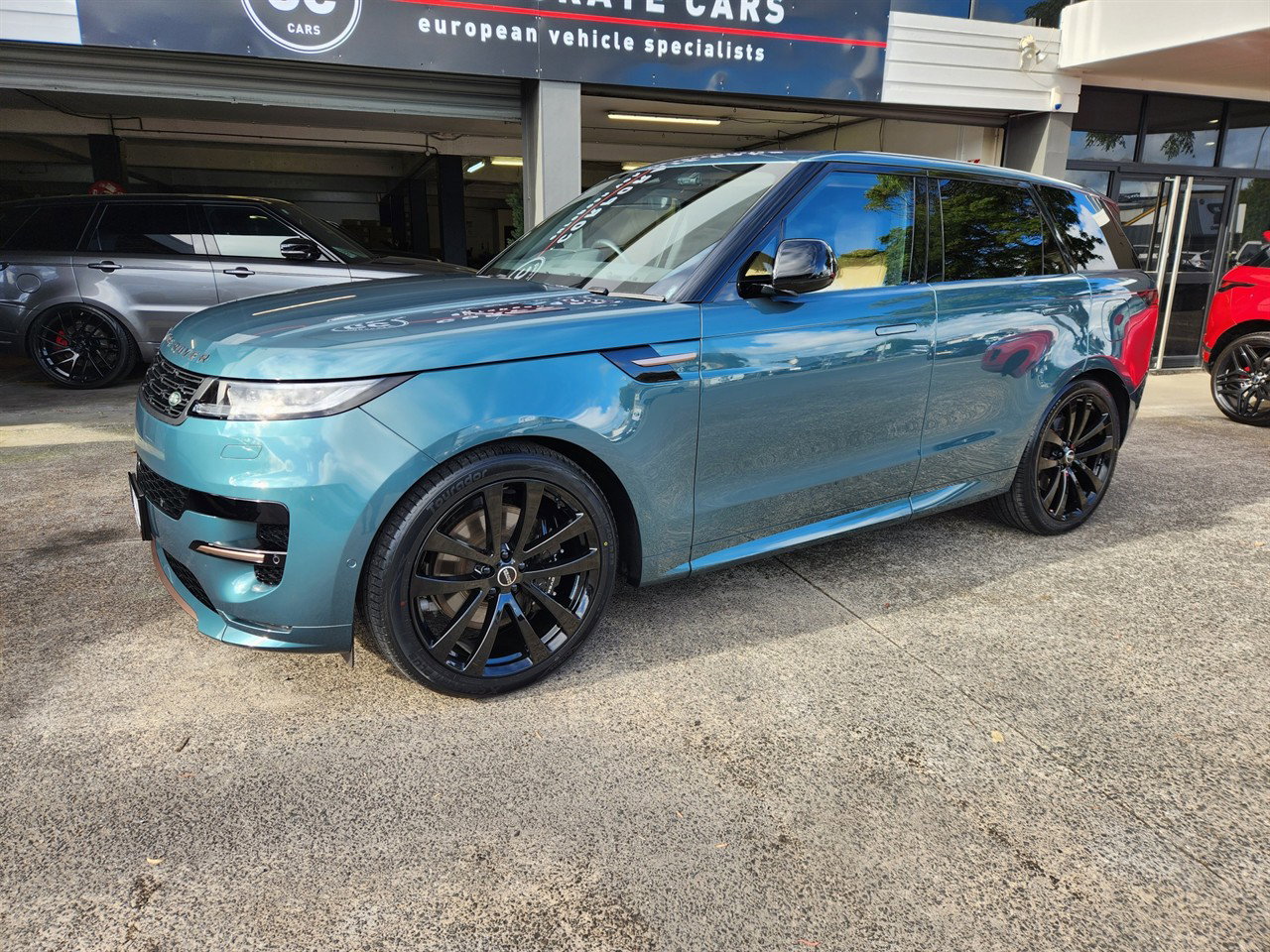 2024 Land Rover Range Rover Sport thumbnail