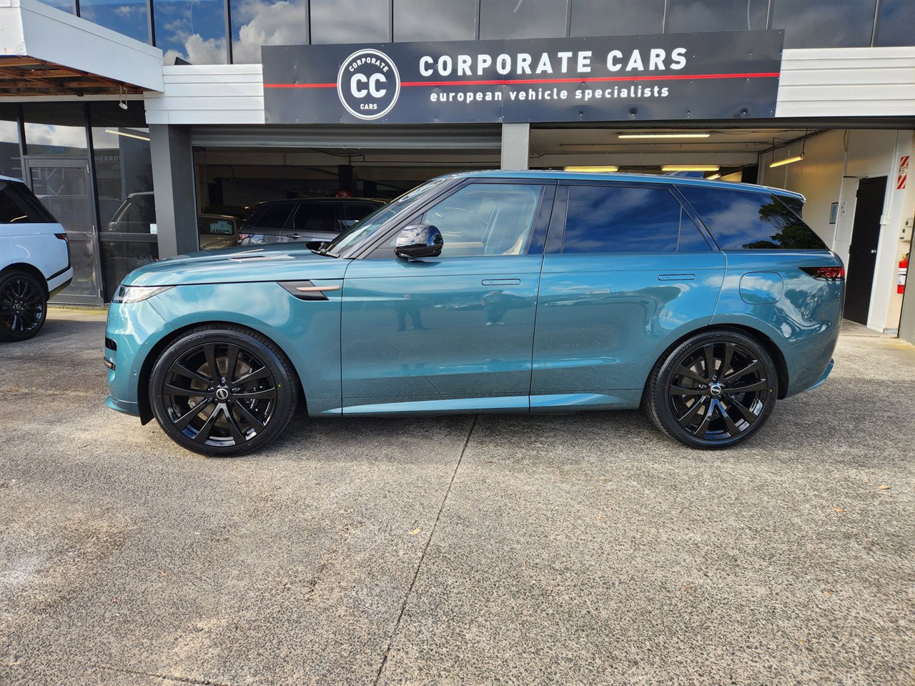 2024 Land Rover Range Rover Sport thumbnail