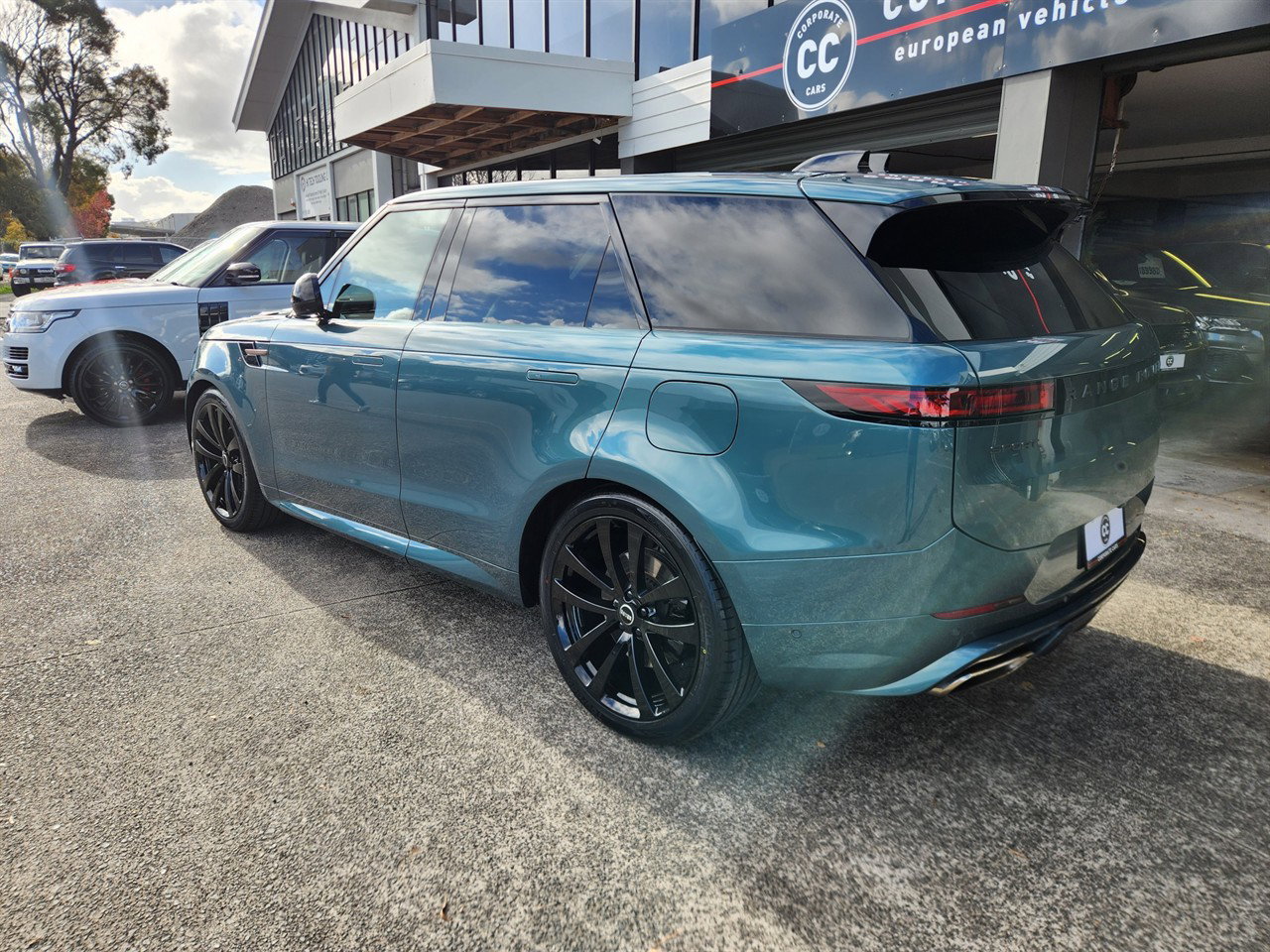 2024 Land Rover Range Rover Sport thumbnail