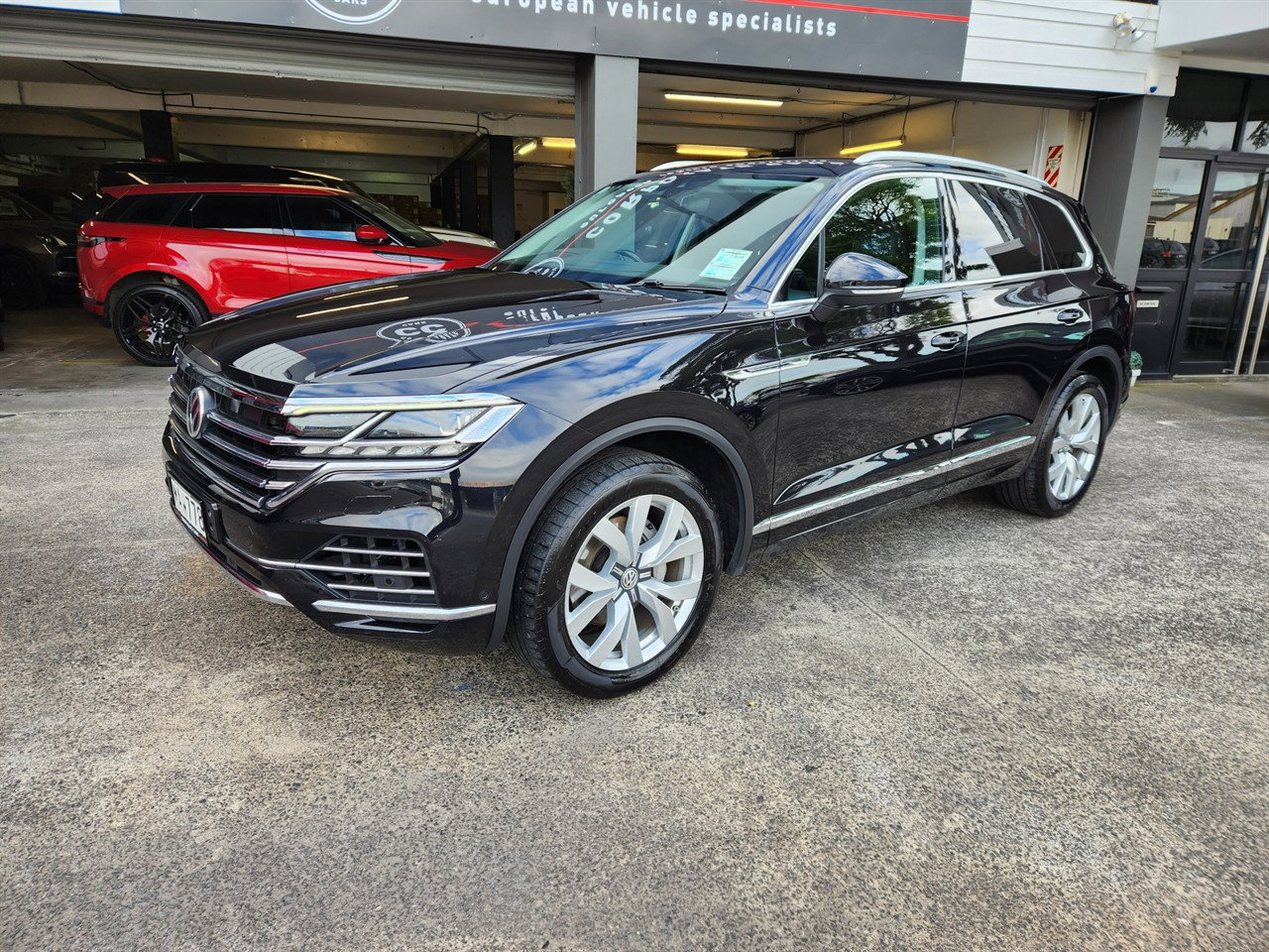 2019 Volkswagen Touareg thumbnail