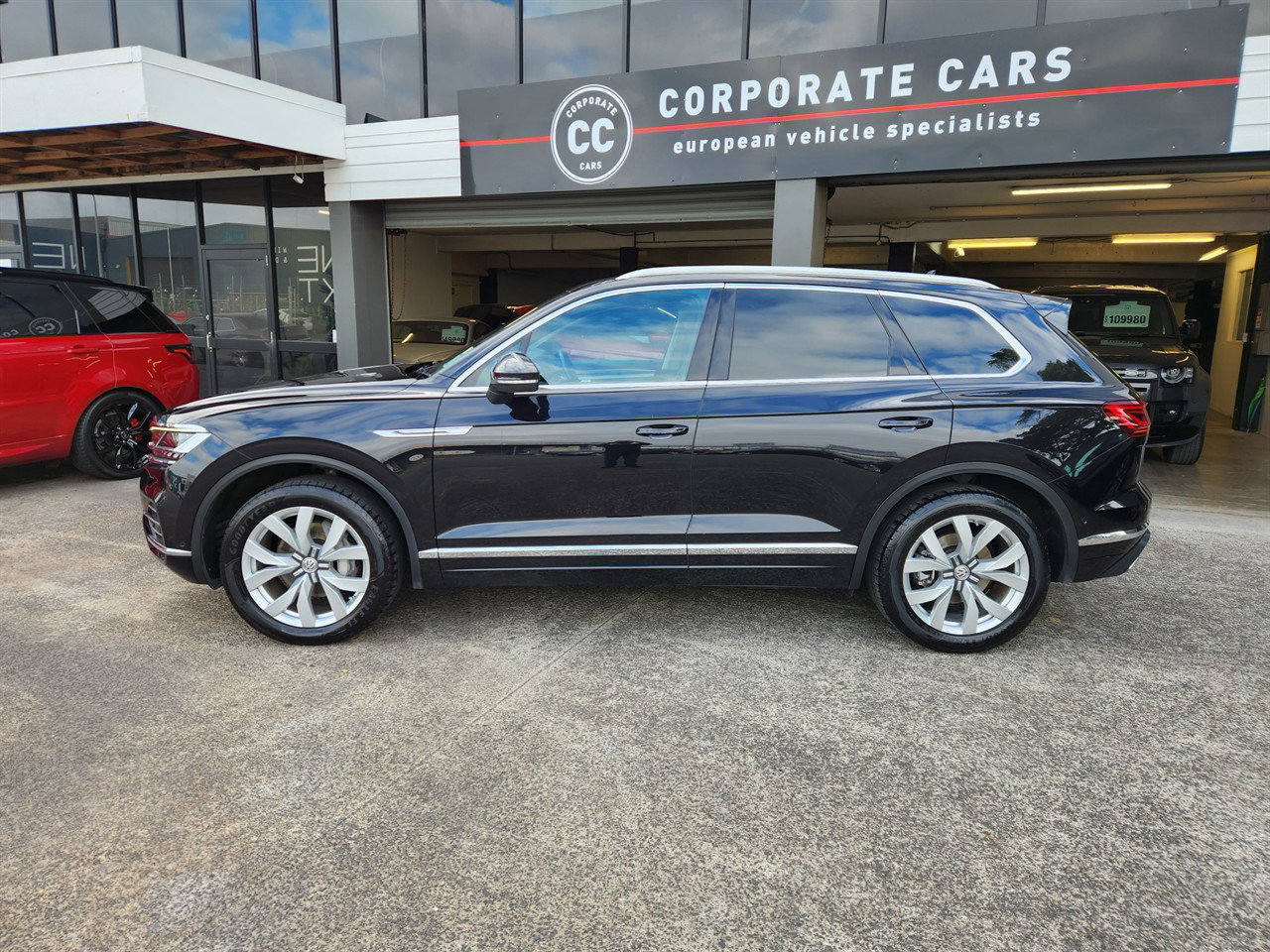 2019 Volkswagen Touareg thumbnail
