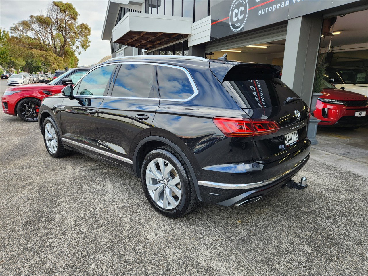 2019 Volkswagen Touareg thumbnail