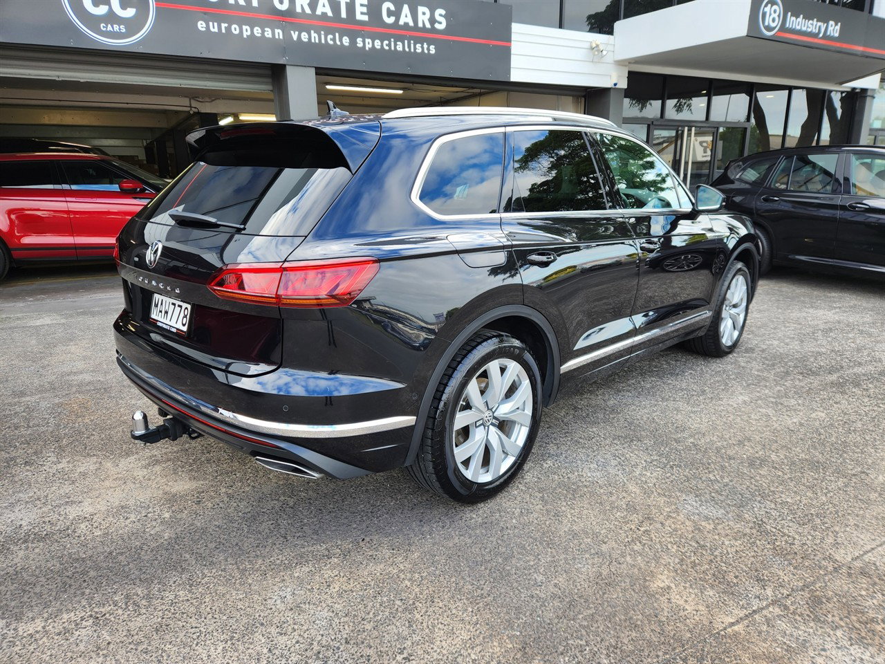 2019 Volkswagen Touareg thumbnail