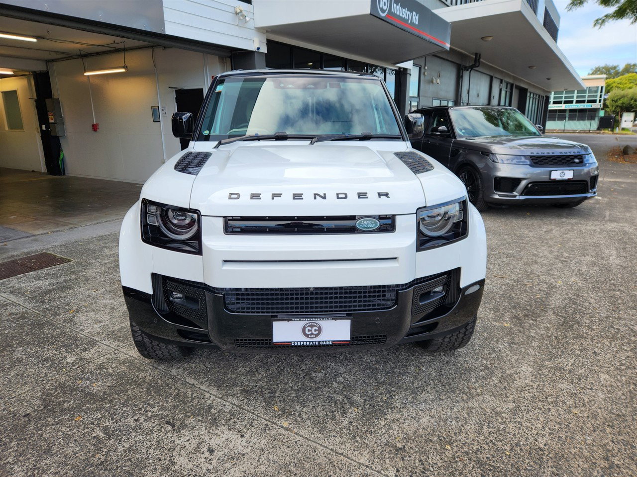2024 Land Rover Defender thumbnail