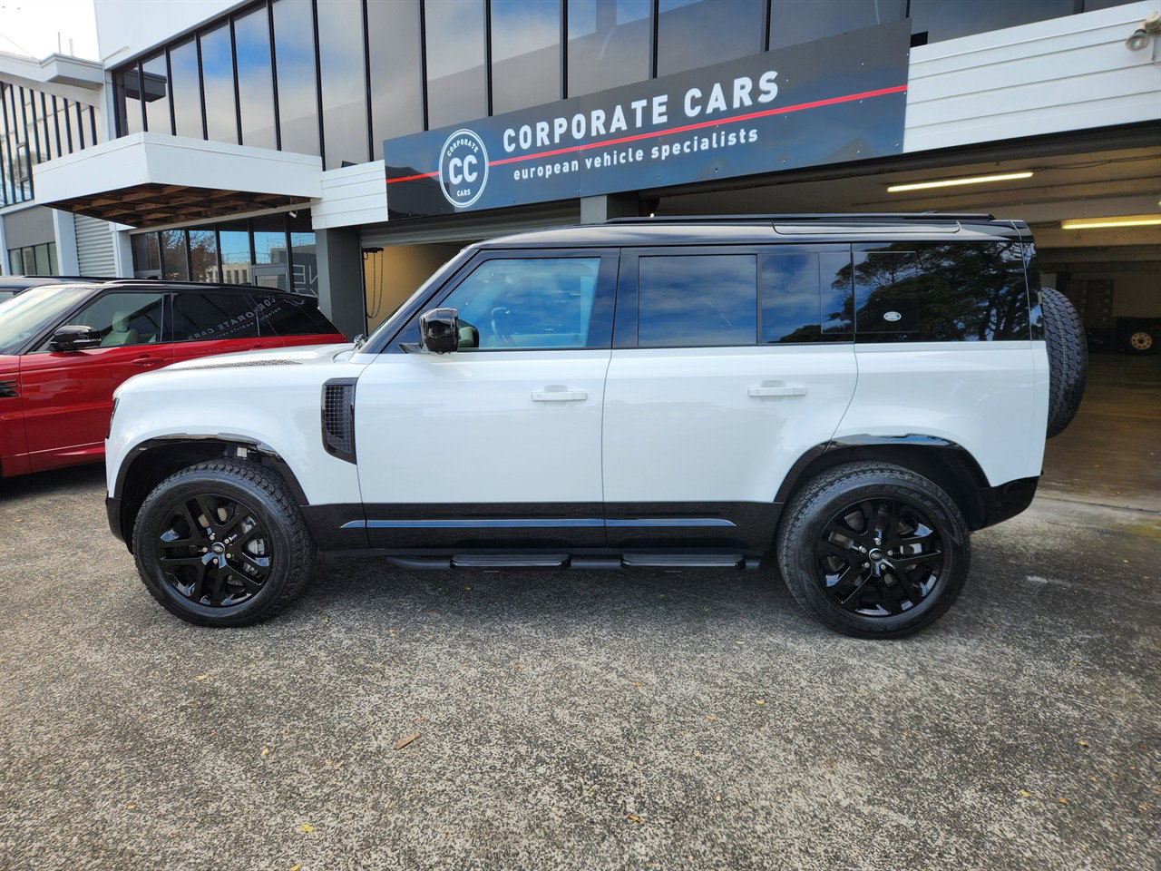2024 Land Rover Defender thumbnail