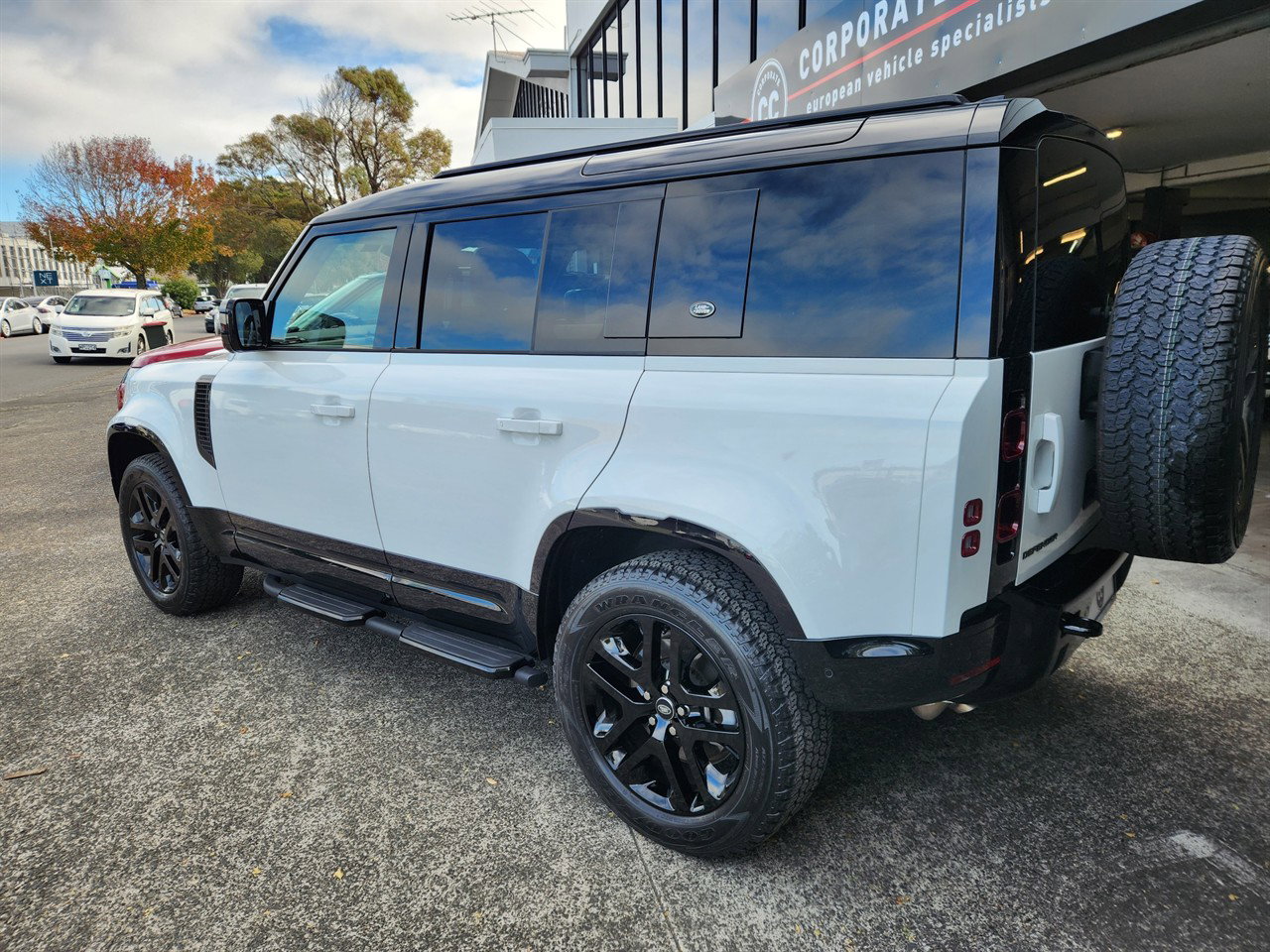 2024 Land Rover Defender thumbnail